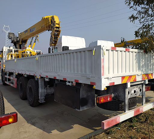 dongfeng_xcmg_12ton_truck_mounted_crane-2